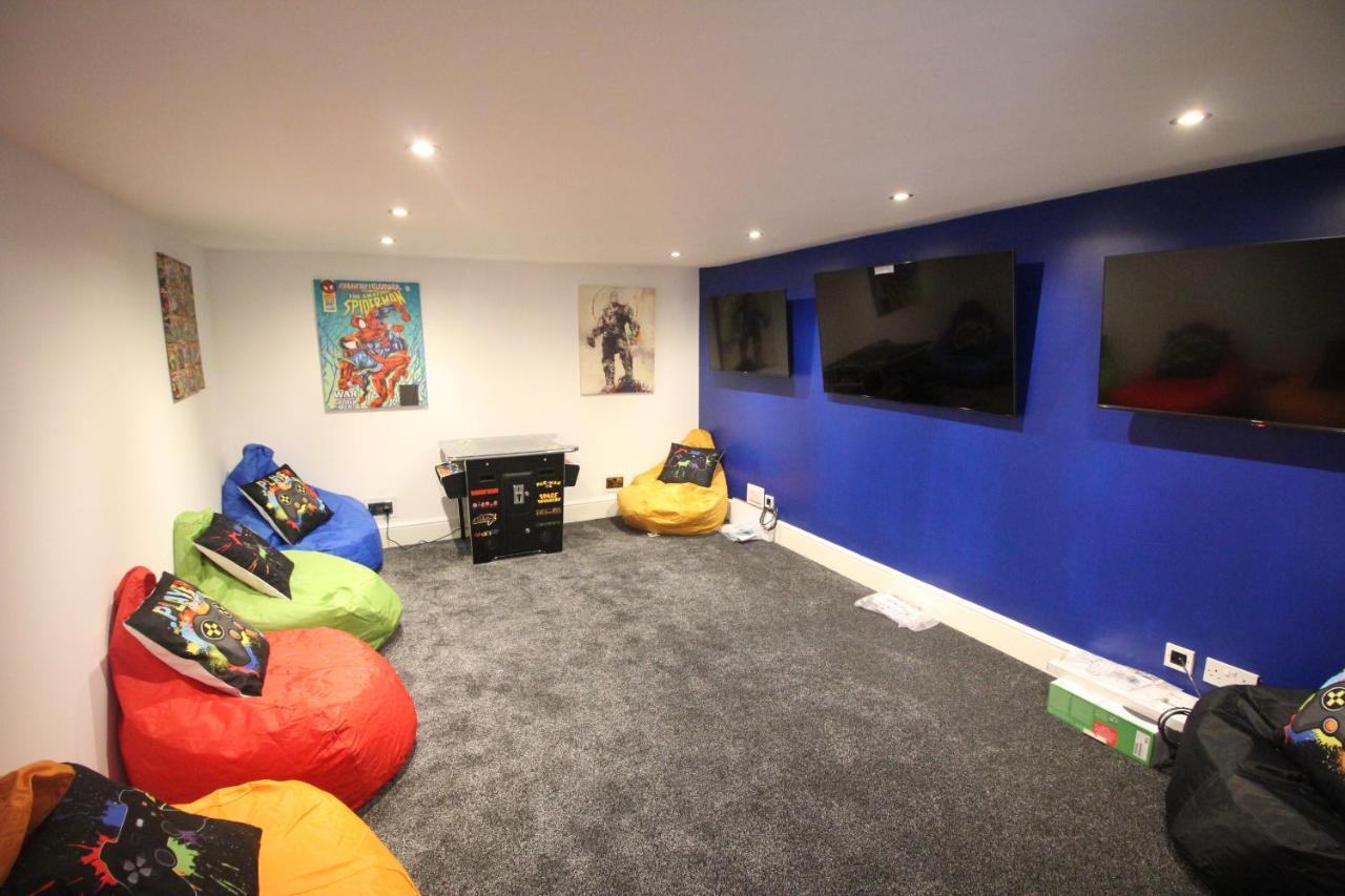 Media Manor - Fully Refurbished In 2022 - Large 6 Bedrooms, 3 Bathrooms Plus Media Games Room Блекпул Екстер'єр фото
