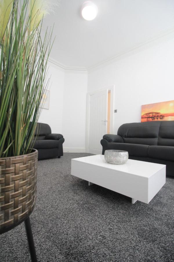 Media Manor - Fully Refurbished In 2022 - Large 6 Bedrooms, 3 Bathrooms Plus Media Games Room Блекпул Екстер'єр фото